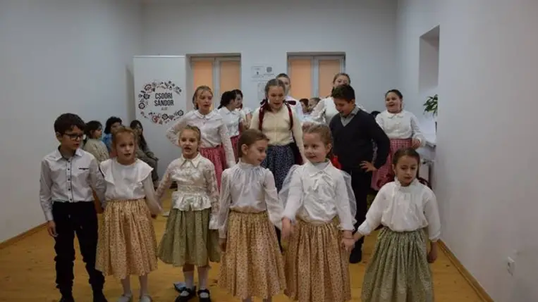 Márton-napi hagyományok elevenedtek meg a Nagyberegi Tájházban - Kézműveskedés, libazsíros kenyér és kemencében sült alma