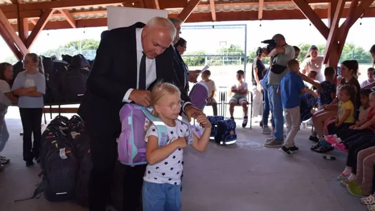 Kárpátaljai gyerekek iskolakezdését is segíti az MRSZ - Megérkeztek a szeretet-táskák. Fotó: Kárpátinfó/ Marton Erzsébet