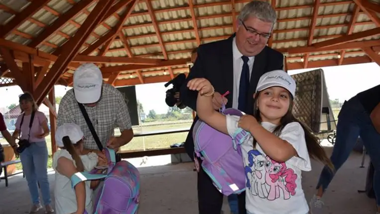 Kárpátaljai gyerekek iskolakezdését is segíti az MRSZ - Megérkeztek a szeretet-táskák. Fotó: Kárpátinfó/ Marton Erzsébet