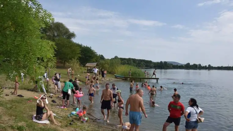 Kárpátaljai nagycsaládosok nyárbúcsúztatója a Dédai-tónál - Hálaadás, szórakozás, jövőtervezés. Fotó: Kárpátinfó/ Kovács Elemér