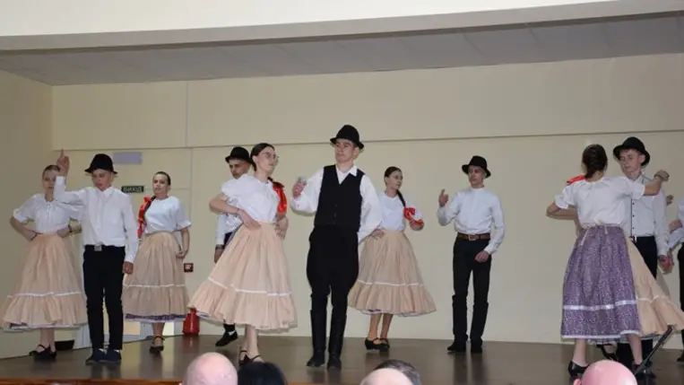 Átadták a Nevetlenfalui Középiskola felújított épületegyüttesét - Oktatás – a megtartó anyanyelv. Fotó: Kárpátinfó/ Kovács Elemér