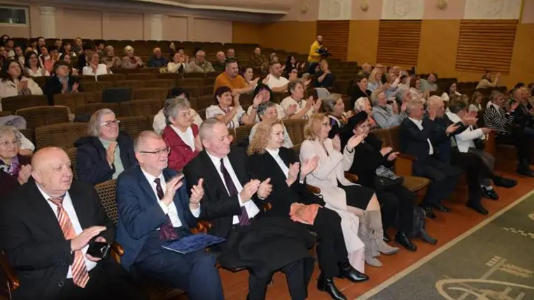 Técsőn ismét megrendezték az Arany Ősz Kórus- és Néptánctalálkozót - Közös éneklés, a béke misztériuma