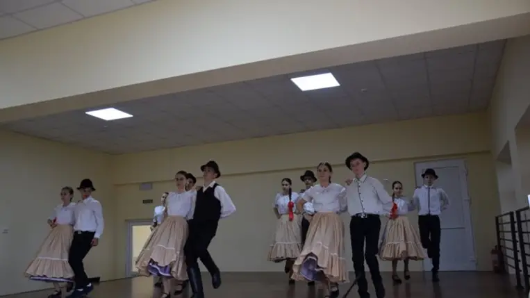 Átadták a Nevetlenfalui Középiskola felújított épületegyüttesét - Oktatás – a megtartó anyanyelv. Fotó: Kárpátinfó/ Kovács Elemér