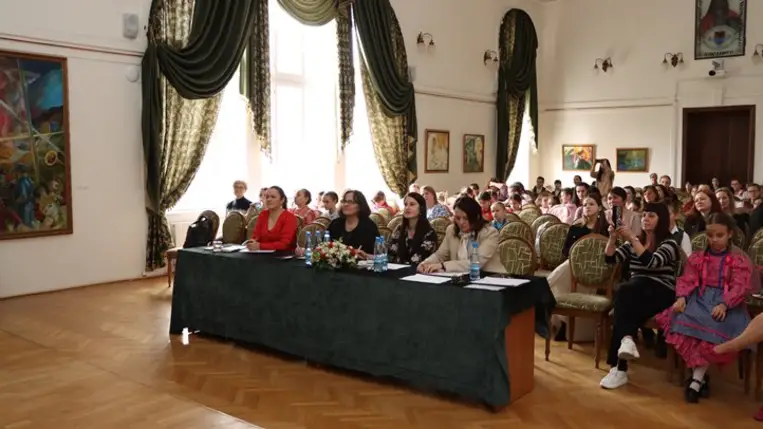 Kárpátaljai dalnokok - Népdaléneklési verseny döntője Beregszászon. Fotó: Hagyományok Háza Hálózat