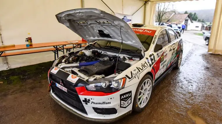 Eszti és Csabi végre versenyautóban… - A tavasz raliautóban találta a miskolci ralipárost. Fotók: Hajóka SportFotó