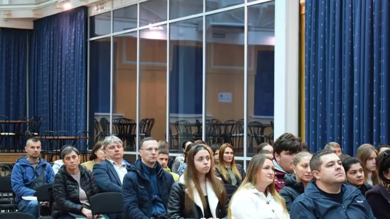 Angol és német nyelvtanfolyamok indultak a Rákóczi Egyetemen - Ablak a világra