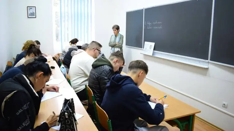 Angol és német nyelvtanfolyamok indultak a Rákóczi Egyetemen - Ablak a világra