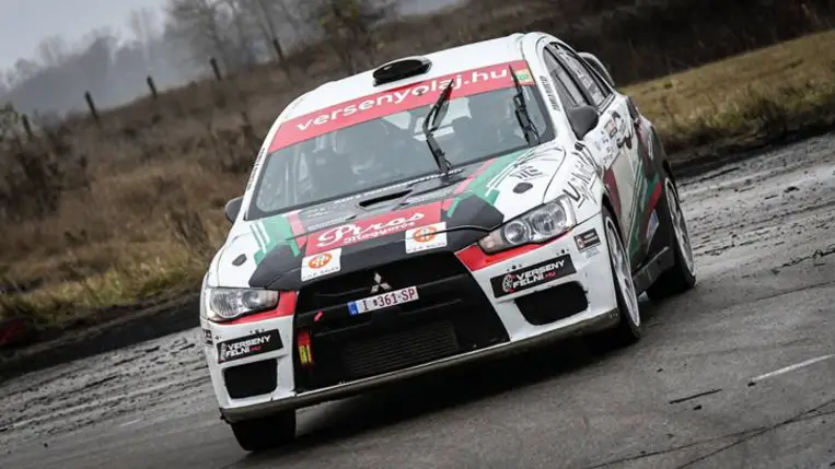 Ahol lehet ott meghúzom a kézit! Fotó: Hajóka SportFotó