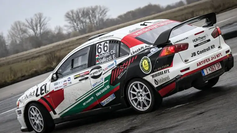 Ahol lehet ott meghúzom a kézit! Fotó: Hajóka SportFotó