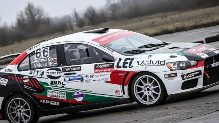 Ahol lehet ott meghúzom a kézit! Fotó: Hajóka SportFotó