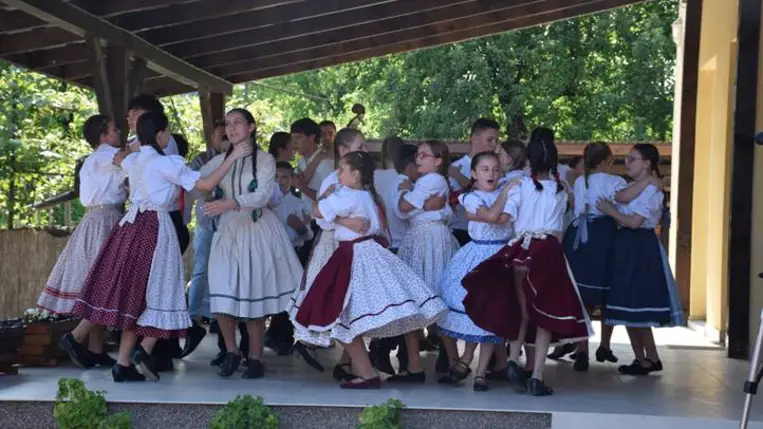 Tizenhetedszer rendezték meg a Viski Népzenei, Néptánc és Kézművestábort - A Süss fel naptól a folkkocsmáig. Fotó: Kárpátinfó/ Kovács Ezsébet
