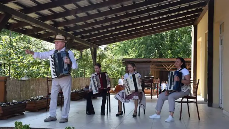 Tizenhetedszer rendezték meg a Viski Népzenei, Néptánc és Kézművestábort - A Süss fel naptól a folkkocsmáig. Fotó: Kárpátinfó/ Kovács Ezsébet
