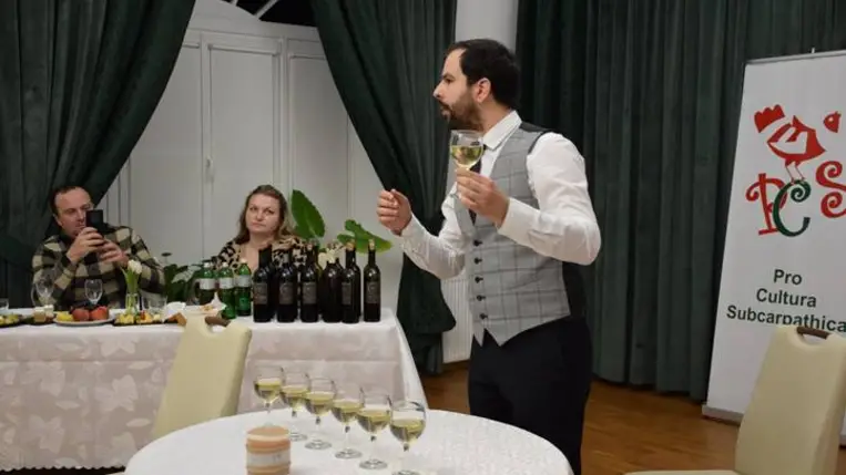 Találkozó a Perényi Kultúrkúriában - Irodalmi est a borkultúra jegyében