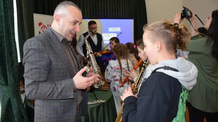 Hangszerbemutató a beregardói Perényi Kultúrkúriában - Nem csak a muzsikusnak van dalból a lelke