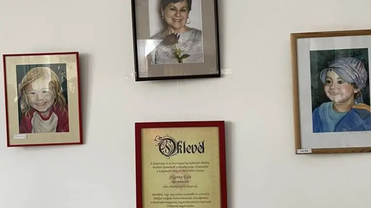 Nigriny Edit-emlékkiállítás Magyarország Ungvári Főkonzulátusán - Színekbe álmodott élet