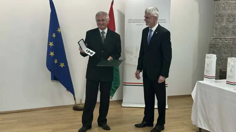 Magyar állami kitüntetéseket adtak át Beregszászban - A hűség és szolgálat elismerése
