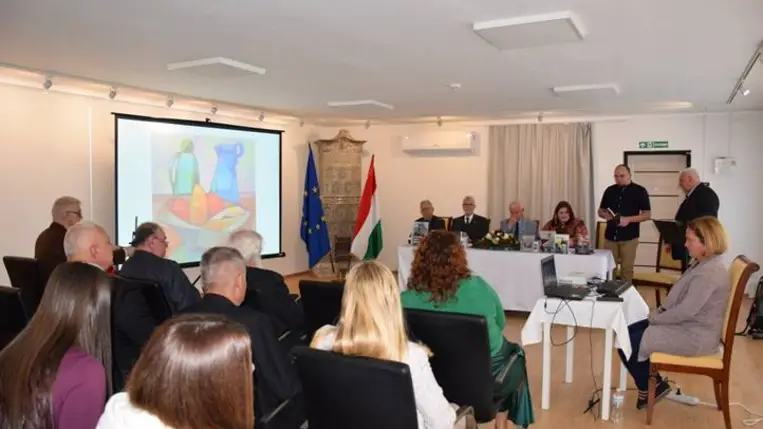 Irodalmi kilátó a beregszászi konzulátuson - A 75 éves Vári Fábián László, a hűség költőjének köszöntése