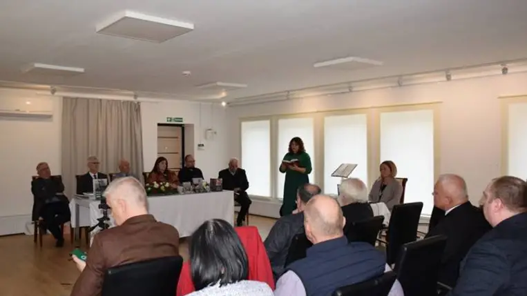 Irodalmi kilátó a beregszászi konzulátuson - A 75 éves Vári Fábián László, a hűség költőjének köszöntése