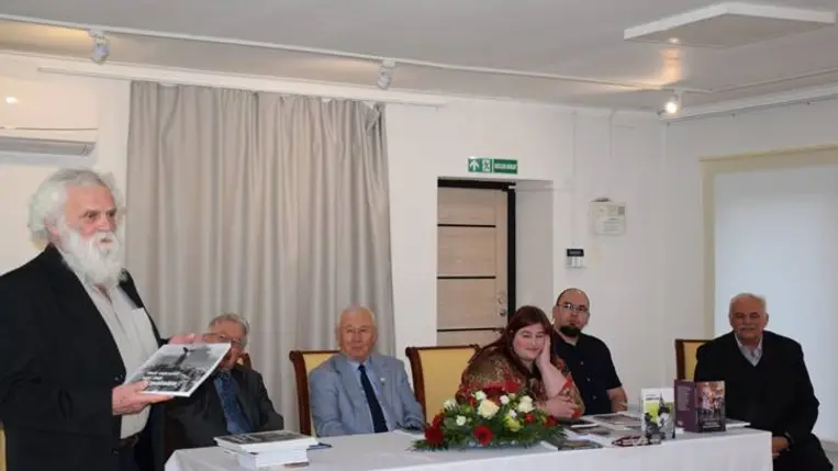 Irodalmi kilátó a beregszászi konzulátuson - A 75 éves Vári Fábián László, a hűség költőjének köszöntése