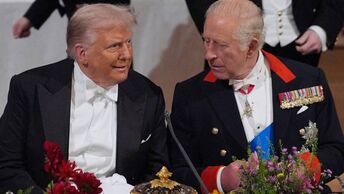 Donald Trump amerikai elnök III. Károly brit király társaságában a tiszteletére adott díszvacsorán a windsori kastélyban 2025. szeptember 17-én (Fotó: MTI/AP/PA pool/Yui Mok)