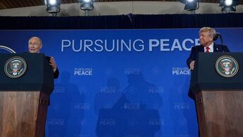 Donald Trump amerikai és Vlagyimir Putyin orosz elnök sajtótájékoztatót tart az ukrajnai rendezést szolgáló amerikai-orosz csúcstalálkozón az alaszkai Anchorage-ben 2025. augusztus 15-én. MTI/AP/Julia Demaree Nikhinson.