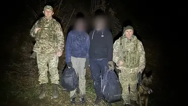 Egy krivij rihi és egy kijevi fiatal felkészületlenül indult hegyi túrára Románia felé. Eltévedtek, és csak hajnali háromra találtak rájuk. Bírságot kaptak a határ átlépési kísérlet miatt. Fotó: Ukrán Állami Határőrszolgálat