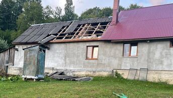 Kárpátalja felett lezuhant egy orosz drón a Huszti járásban. Szerencsére áldozatok nincsenek, de egy épület és az elektromos hálózat is megsérült. Fotó: facebook.com/MyroslavBiletskyi.official