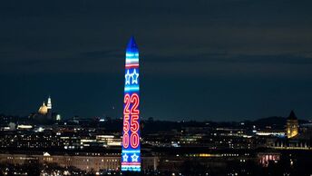 A Freedom 250 2026-ot tűzijátékkal és a Washingtoni Nemzeti Parkban található Washington-emlékműre vetített kivetítéssel köszöntötte Fotó: AUSTIN DESISTO Forrás: NurPhoto