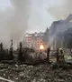 Ukrán tűzoltók egy orosz légicsapás helyszínén, Kijev térségében 2026. február 22-én. MTI/EPA/STRINGER.