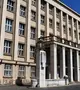Bombariadó miatt kiürítették a Kárpátaljai Megyei Katonai Közigazgatás épületét Ungváron. Fotó: Suspilne