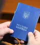 Mit kell tudni a munkakönyv digitalizálásáról Ukrajnában? A Nyugdíjalap fontos részleteket közölt. Fotó: RBC-Ukrajina