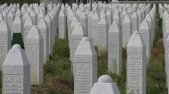 A srebrenicai népirtást tagadó jelentést fogadott el a boszniai szerb parlament.